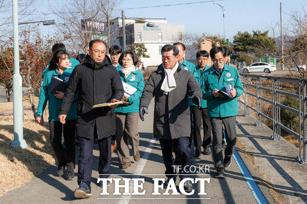 정인화 광양시장이 시민 여가 공간을 직접 찾아 ‘시민 중심의 밀착 소통 강화’에 나서고 있다./광양시