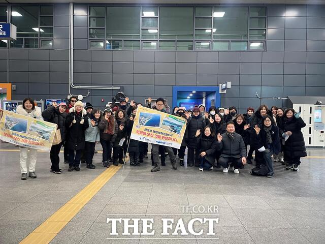 보령시-한국철도공사의 기차 관광상품을 통해 보령시를 찾은 수도권 관광객들 /보령시
