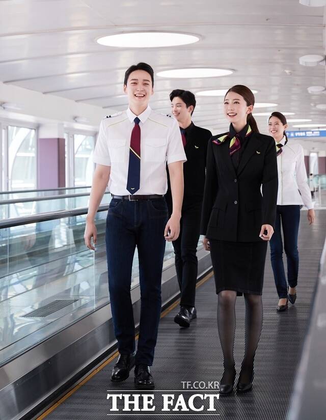 진에어가 다음 달 4일까지 2025년 상반기 신입 객실승무원을 모집한다고 밝혔다. /진에어