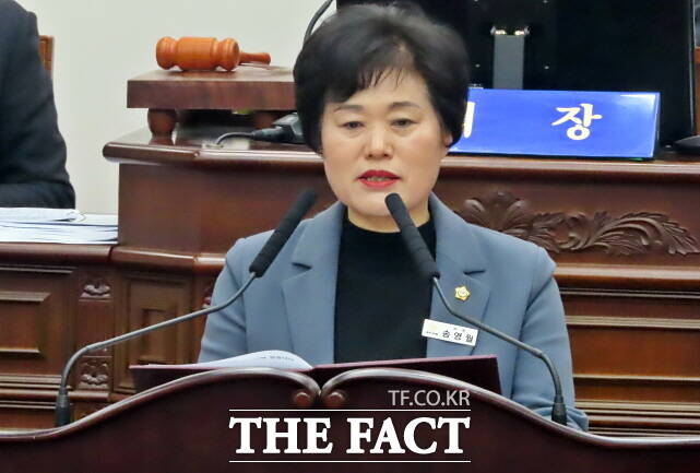 송영월 공주시의원이 24일 공주시의회 제257회 임시회 제1차 본회의에서 5분발언을 하고 있다. /김형중 기자