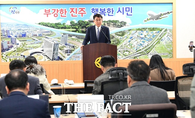 차석호 진주시부시장이 지역안전지수 개선을 위한 브리핑하고 있다. /진주시