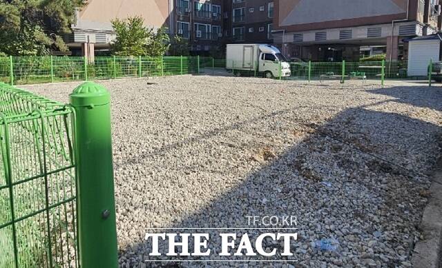 익산시가 빈집 정비 사업을 통해 주차장을 조성한 모습 /익산시