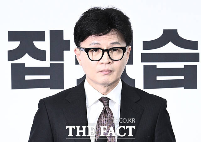 25일 충남 천안시 한 고속도로 공사 현장에서 붕괴 사고가 발생한 가운데 한동훈 전 국민의힘 대표가 25일 사회관계망서비스(SNS)에 올린 글에서 신속한 구조 작업을 촉구했다. /박한우 기자