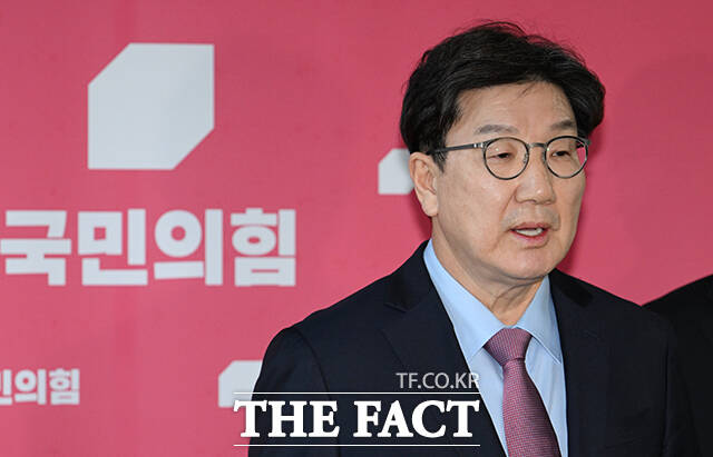 권성동 국민의힘 원내대표가 25일 윤석열 대통령이 탄핵심판 최종 변론에서 비상계엄 사태에 대한 대국민 사과와 국민 통합 메시지가 들어가야 한다고 밝혔다. /국회=박헌우 기자