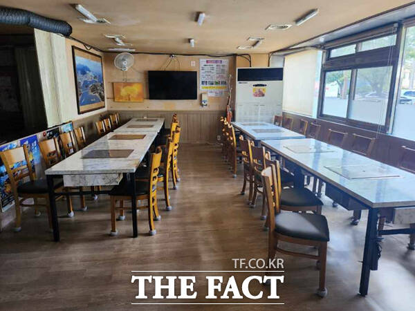 입식 테이블이 설치된 음식점 사진 /여수시