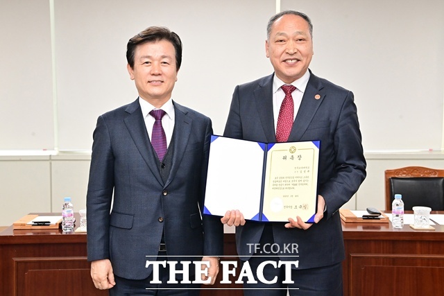 제24회 진주논개제 제전위원장에 김성규 진주교육대 총장(오른족)이 위촉 됐다. /진주시