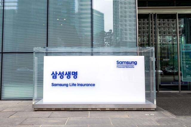 삼성생명 컨설턴트(설계사)들이 보험을 중도 해지할 경우 소비자 재정관리에 오히려 불리할 수 있어 보험계약 유지 제도를 적극 활용하기를 권장했다. /삼성생명