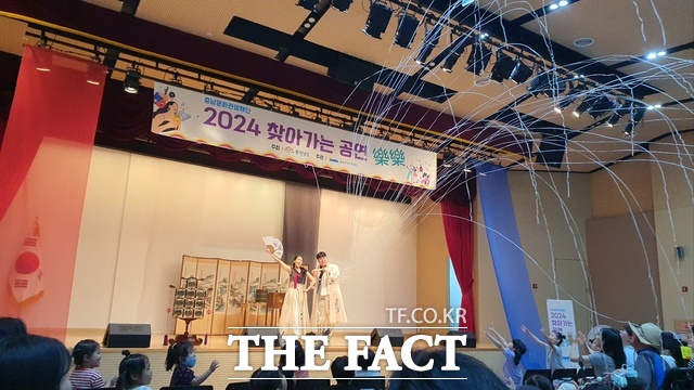 지난해 충남문화관광재단의 찾아가는 공연 樂樂’ 사업 공연 장면. /충남문화관광재단