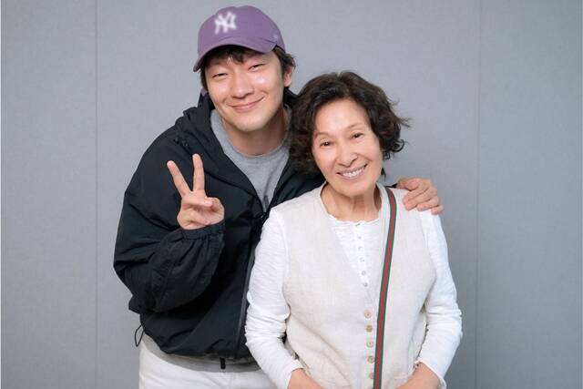 배우 손석구(왼쪽)와 김혜자가 JTBC 새 토일드라마 천국보다 아름다운에 출연한다. /스튜디오 피닉스·SLL