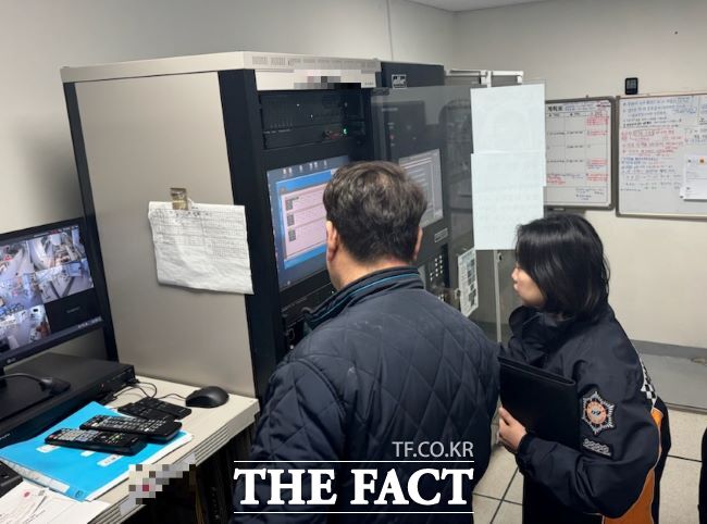 숙박업소 비상방송 음원 변경 테스트 모습 /광명소방서