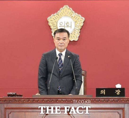 조민규 고창군의장이 26일 9일간 임시회 의사일정 폐회를 선언하고 있다. /김영미 기자