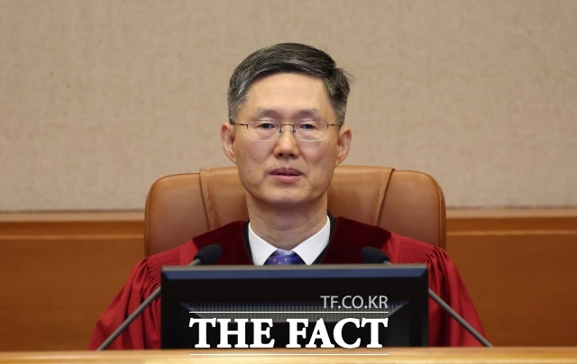 헌법재판소가 27일 최상목 대통령 권한대행 부총리 겸 기획재정부 장관이 마은혁 헌법재판관 후보자 임명을 보류한 것은 국회의 권한을 침해한 것이라고 인정했다. 사진은 문형배 헌법재판소장 권한대행. /사진공동취재단