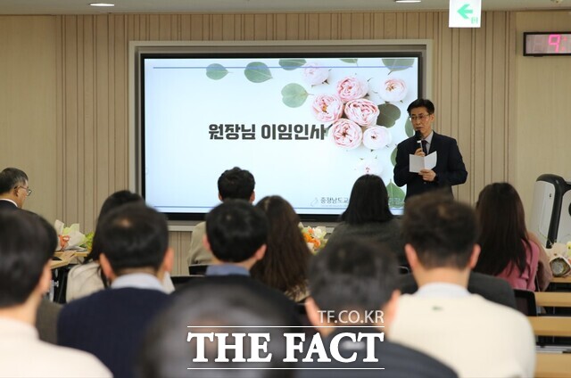27일 충남교육청교육과정평가정보원 대회의실에서 배무룡 원장이 이임 인사를 하고 있다. /충남교육청