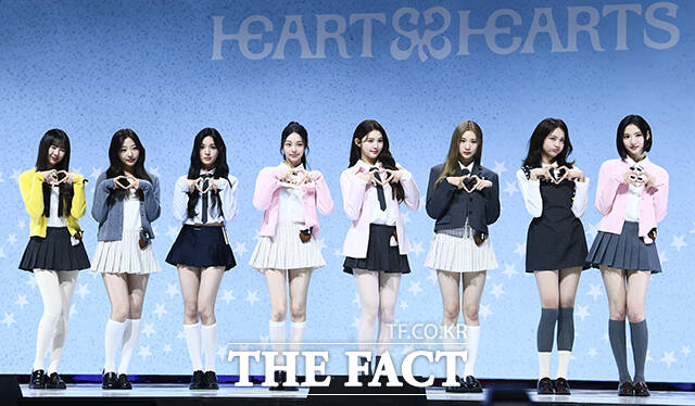 소속사 SM엔터테인먼트가 하츠투하츠를 향한 허위 사실과 명예훼손을 포함한 게시물 등에 강경 대응을 예고했다. 사진은 지난 24일 오후 서울 광진구 예스24라이브홀에서 열린 첫 번째 싱글 The Chase(더 체이스) 발매 기념 미디어 쇼케이스에서 포즈를 취하고 있는 모습. /서예원 기자