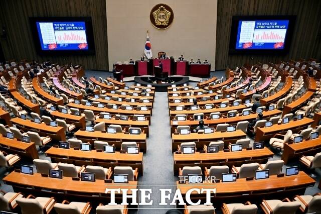 27일 대체거래소 관련 제도 정비를 위한 자본시장과 금융투자업에 관한 법률 개정안이 국회 본회의를 통과했다. 사진은 기사 내용과 무관함. /배정한 기자