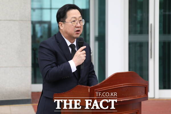 이장우 대전시장이 28일 엄수된 고(故) 홍선기 전 대전시장 노제에서 추모사를 하고 있다./정예준 기자
