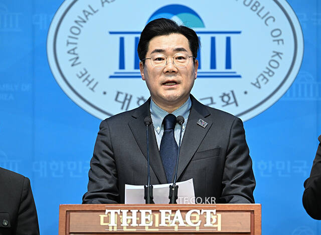 박찬대 더불어민주당 원내대표는 최상목 대통령 권한대행 부총리 겸 기획재정부 장관이 마은혁 헌법재판관 후보자의 임명을 거부하고 있다며 28일 예정된 국정협의회 참석을 보류하겠다고 밝혔다. /박헌우 기자