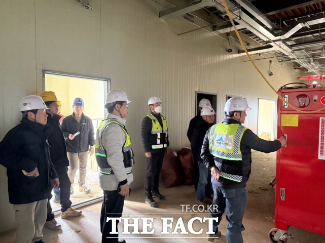 세종시가 다음 달 10일까지 관내 건축공사장 19곳을 대상으로 민관합동 해빙기 건축공사장 안전 점검을 펼치고 있다. /세종시