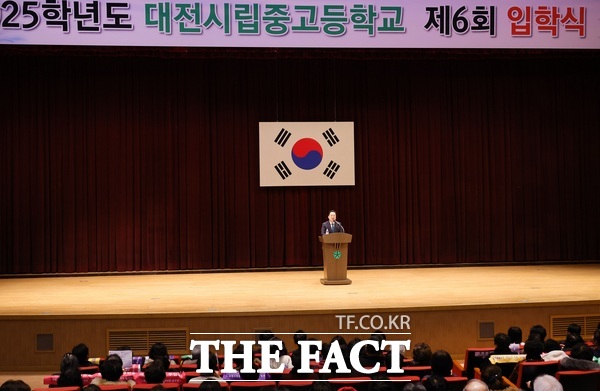 대전시립중고등학교 입학식이 4일 대전시청 대강당에서 개최됐다. /대전시