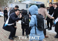  이응우 계룡시장, 대실초등학교 등교 학생 격려