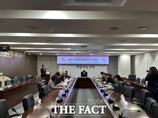 당진시는 5일 시청 소회의실에서 ‘지역건설산업 활성화 간담회’를 개최했다. /당진시