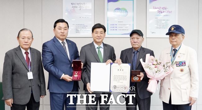 광주시, 6.25 참전용사 유족에게 화랑무공훈장 전수/광주시