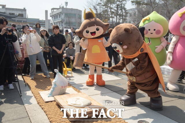 지난해 열였던 사백 년 인절미 축제 장면  /공주시