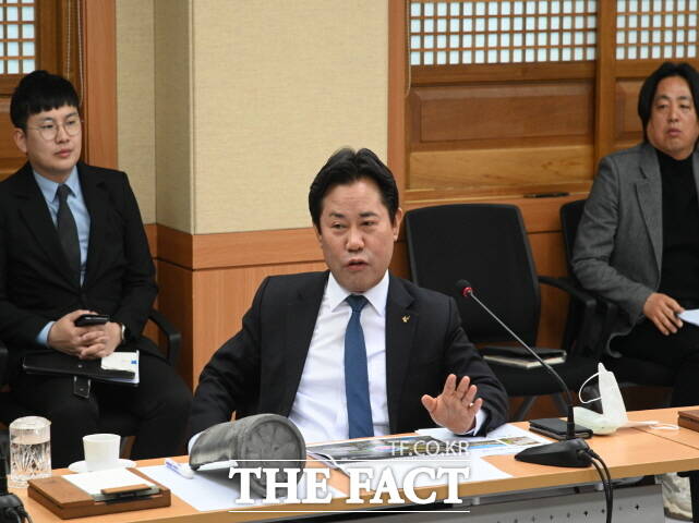 박정현 군수가 6일 열린 2025 부여 국가유산 야행 실행계획 보고회를 주재하고 있다. /부여군