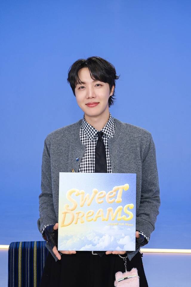 7일 오후 2시 디지털 싱글 Sweet Dreams를 공개하는 제이홉이 소속사를 통해 오랜만에 새로운 음악을 들려드린다는 생각에 굉장히 들뜬다고 밝혔다. /빅히트 뮤직