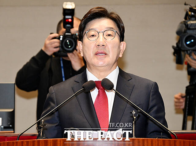 권성동 국민의힘 원내대표가 11일 오전 서울 여의도 국회에서 열린 의원총회에 참석해 모두발언을 하고 있다. /국회=배정한 기자