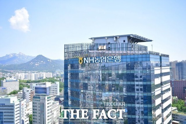 NH농협은행이 홈플러스 협력업체를 대상으로 금융지원을 하기로 했다. /NH농협은행