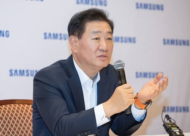 한종희 삼성전자 부회장은 지난해 급여 16억1700만원, 상여 34억9200만원 등 총 52억4000만원을 받았다. /삼성전자