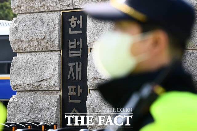 더불어민주당 4선 중진 의원들이 헌법재판소에 윤석열 대통령 파면 결정을 촉구했다. /서예원 기자