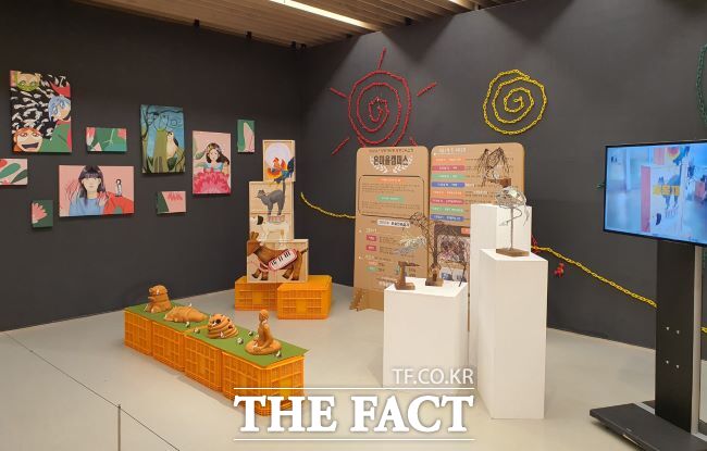 업사이클과 미술을 접목해 제작한 학생 작품들./광명업사이클아트센터