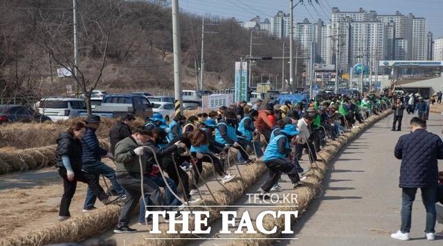 2024년 당진 기지시줄다리기 큰 줄 제작 장면. /당진시