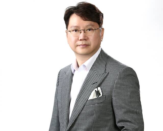 곽동신 한미반도체 회장이 20억원 규모 자사주 취득을 완료했다. /한미반도체