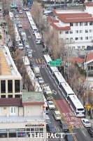  차벽으로 둘러싸인 헌법재판소 [포토]