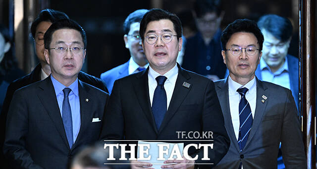 박찬대 더불어민주당 원내대표는 헌법재판소에 윤석열 대통령 탄핵 심판의 신속한 결론을 촉구했다. /박헌우 기자