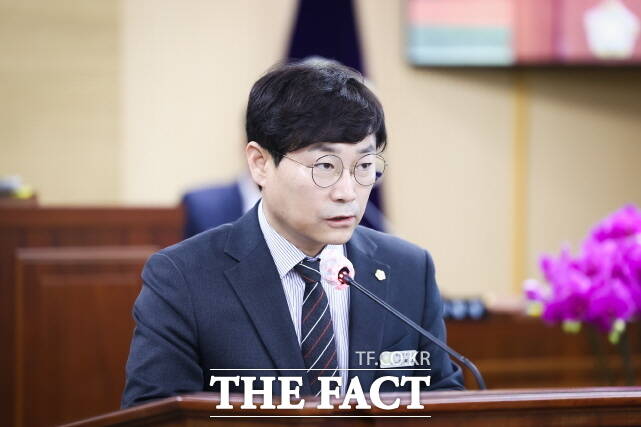 이봉규 청양군의원이 지난 11일 청양군의회 제309회 임시회 제1차 본회의에서 5분 발언을 하고 있다. /청양군의회