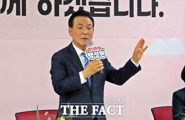 백성현 논산시장이 14일 논산시 노성면사무소에서 노성면민과의 대화에서 인사말을 하고 있다. /김형중 기자