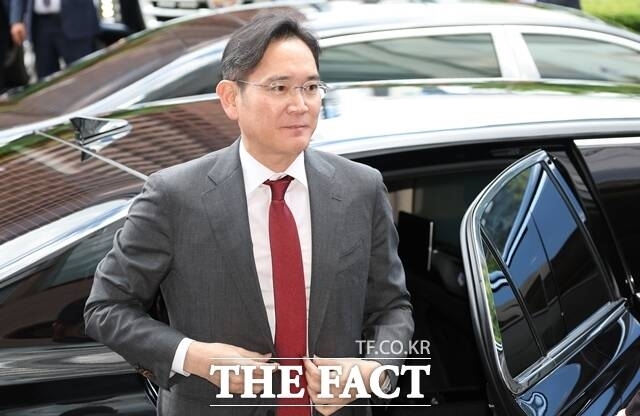 이재용 삼성전자 회장이 최근 삼성 임원들에게 사즉생의 각오로 위기에 대처해야 한다는 메시지를 전했다. /더팩트 DB