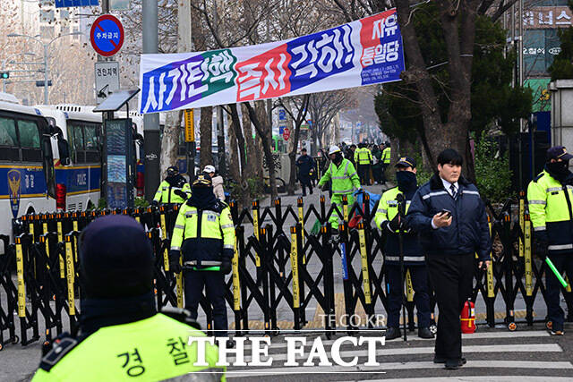 이날 오후 2시30분에는 국민참여재판을 신청한 4명의 공판준비기일이 열렸다. 다만 세 명의 피고인이 참여를 철회하면서 불구속 기소된 정모 씨에 대한 공판준비기일이 진행됐다. /남윤호 기자