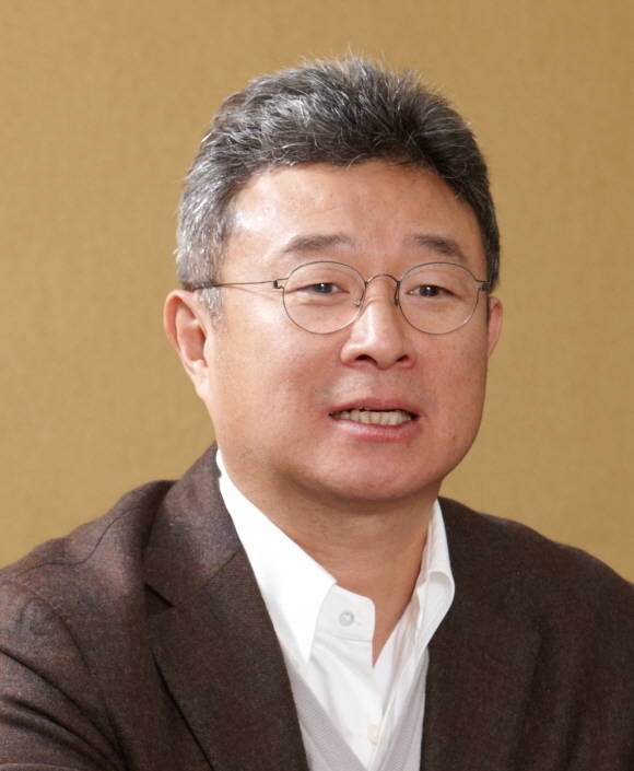구본걸 LF 회장이 지난해 12억1200만원의 보수를 받았다. /LF