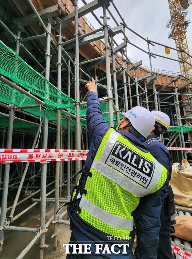 건설공사 현장 점검 모습. /국토안전관리원