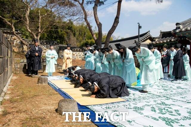 세계유산 돈암서원이 지난 19일 선현을 기리는 전통 제례의식 춘향을 봉행하고 있다. /논산시