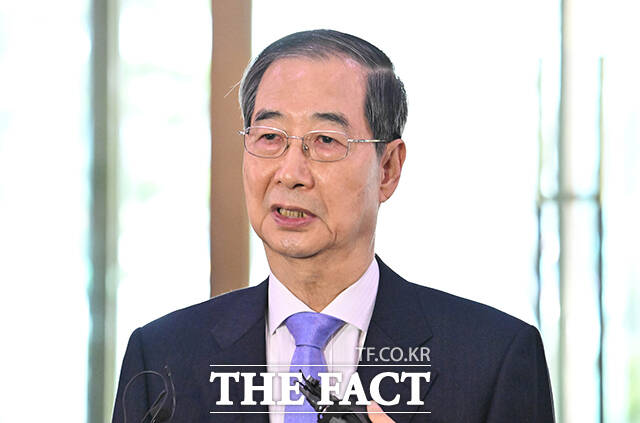 한덕수 대통령 권한대행 국무총리는 24일 헌법재판소 탄핵 기각 판결에 따라 직무에 즉시 복귀하며 지정학적 대변혁 시대에 대한민국이 발전을 계속할 수 있도록 최선을 다하겠다고 밝혔다. /임영무 기자