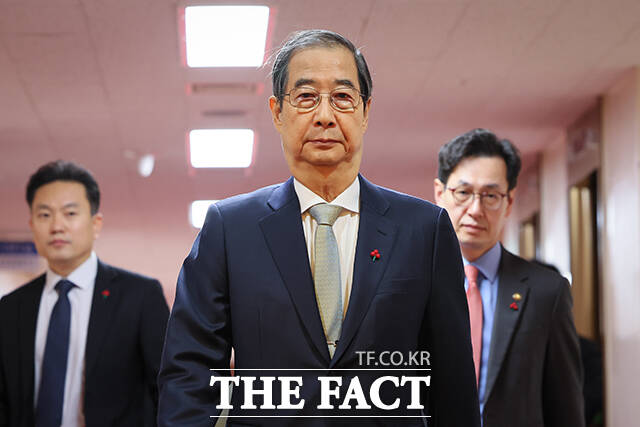 한덕수 대통령 권한대행 국무총리가 24일 오전 서울 종로구 정부서울청사에서 열린 국무회의를 주재하고 있다. /국무총리실