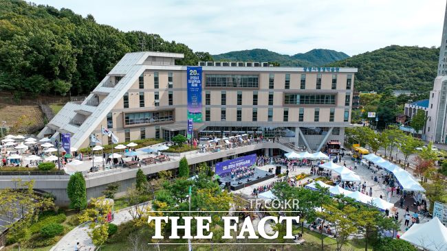 광명시가 경기도 평생교육 공모사업 2건에 선정됐다. 사진은 평생학습도시 축제 모습./광명시