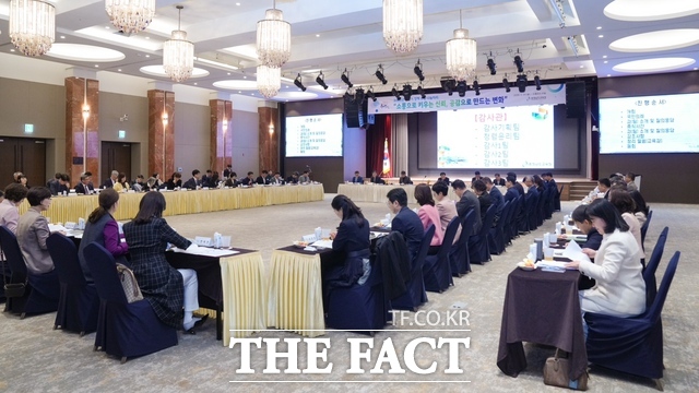 24일 예산 스플라스리솜에서 충남도교육청 팀장급 이상 직원들이 참석해 2025년 상반기 정책 소통 나눔자리를 갖고 있다. /충남도교육청