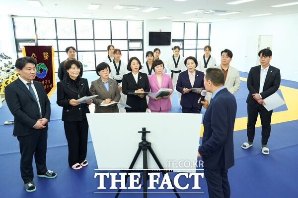 대전 서구의회 행정자치위원회는 26일 제288회 임시회 회기 중 동구 용운동에 위치한 서구청 여자태권도팀 훈련장소를 방문했다. /대전 서구의회